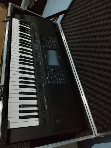 Teclado Yamaha sx700