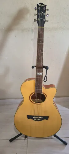 Violão Tagima com suporte