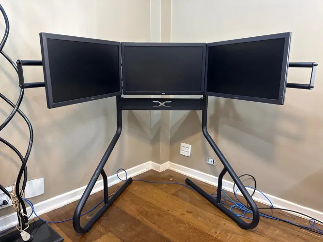 Suporte 3 monitores Extreme Sim Racing + 3 monitores BENQ 24? RL2455 60hz