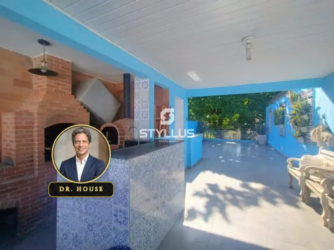Casa Linear Espaçosa com Quintal, Terraço e Churrasqueira em Maria da Graça! M73G
