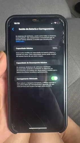 Vendo um iPhone 11 com 64gb , com a traseira trincada, na frente somente a película!!!!!!