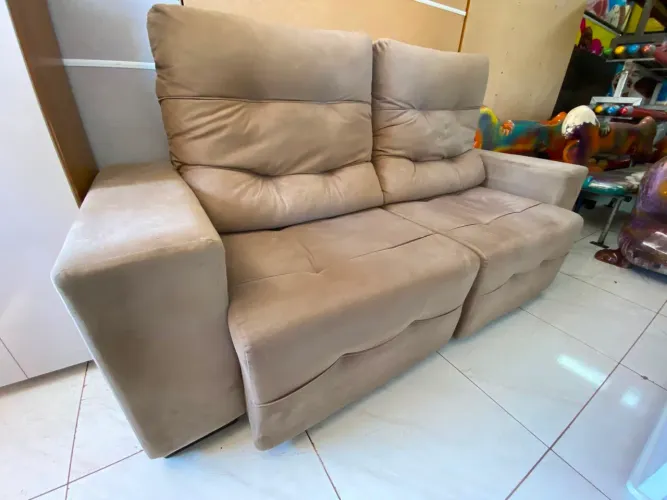 Sofá retrátil e reclinável
