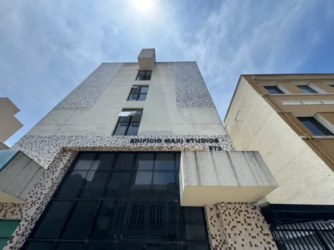 Studio mobiiado para locação no Centro de Curitiba