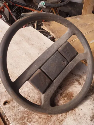 Volante VW original excelente estado, precisando uma guariba. retirada no bairro serrano<br>