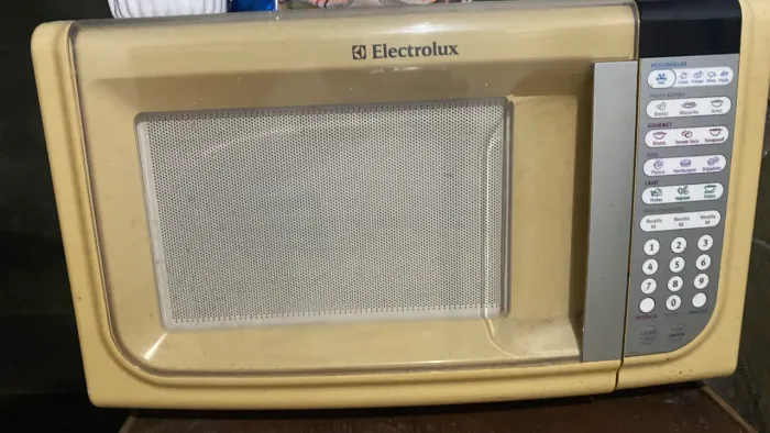 Microondas eletrolux 31L