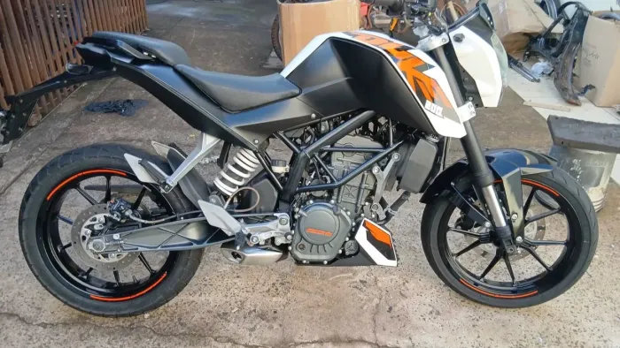 KTM Duke 200 2015 - Baixa KM e Documentação em Dia
