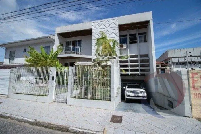 Casa Comercial para Venda em Florianópolis, Estreito, 3 dormitórios, 3 suítes, 4 banheiros
