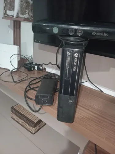 Vendo vídeo game Xbox 360 em bom estado funcionando perfeitamente só n tenho os controles 