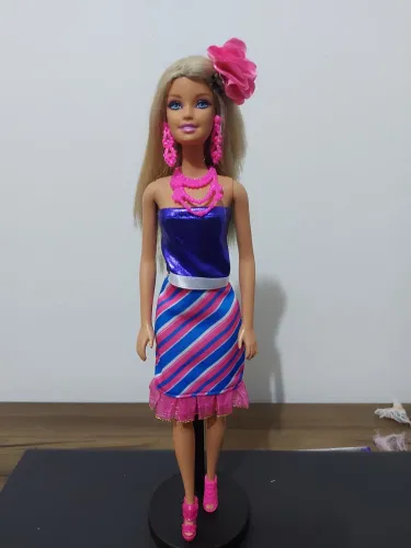 Boneca barbie linda
