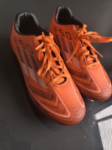 Chuteira Adidas Laranja de campo- Nunca Usada ?