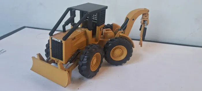 Miniatura trator skider 518 caterpillar