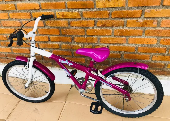 Bicicleta infantil Caloi aro 20, para crianças com idade entre 6 a 10 anos