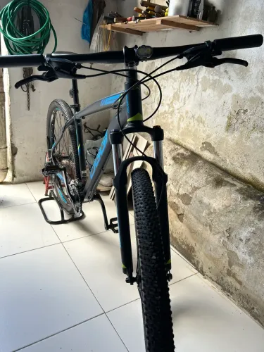 Bicicleta Oggi toda shimano. Top