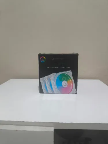 Kit Com 3 Ventoinhas, novo na caixa nunca usada Rise Mode Pro, 120mm, ARGB, Branco