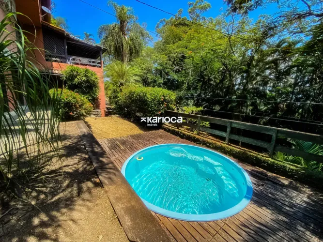 Excelente casa com 4Qts em condomínio fechado no Itanhangá