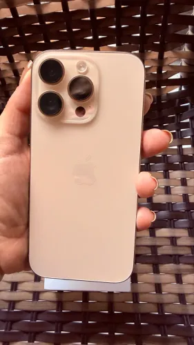 Vende-se IPhone 16 pro 256 - Desert Titanium