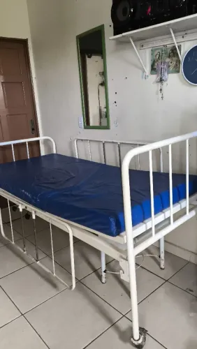 Cama hospitalar com colchão 
