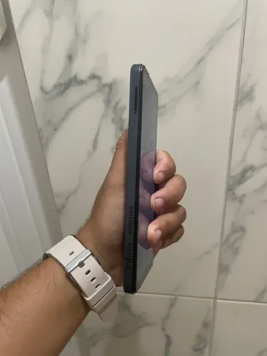 Celular semi novo 