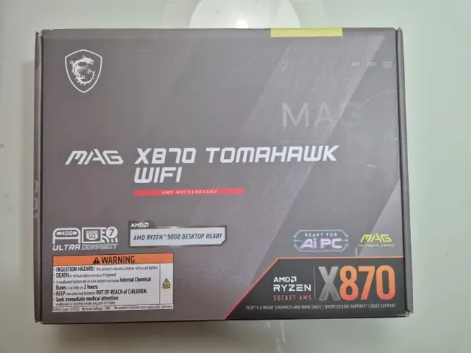 Placa-mãe MSI MAG X870 TOMAHAWK WIFI AMD AM5 DDR5 (USB4 & Wi-Fi 7)