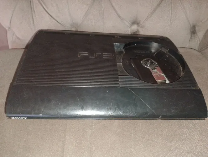 PS3 desbloqueado com 3 controles