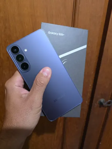 Samsung S26+ com 12/512g de memória novo sem detalhes