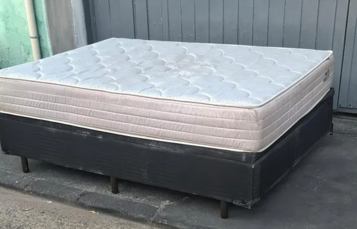 Box bau casal com colchão