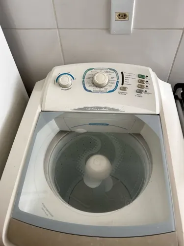 Máquina de Lavar Eletrolux 10 kilos com defeito 
