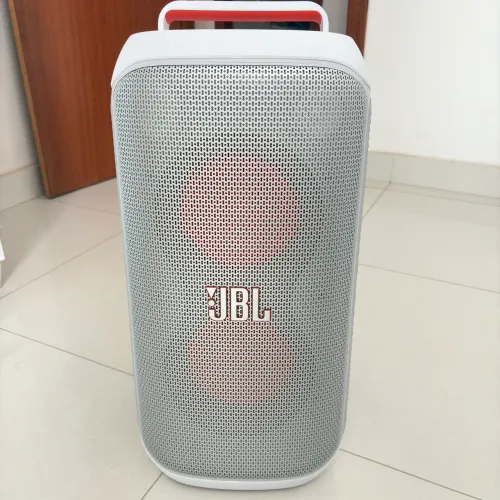 Vendo uma caixa JBL semi nova pouco usado