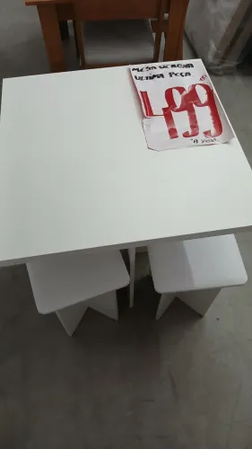 Mesa com 4 cadeiras
