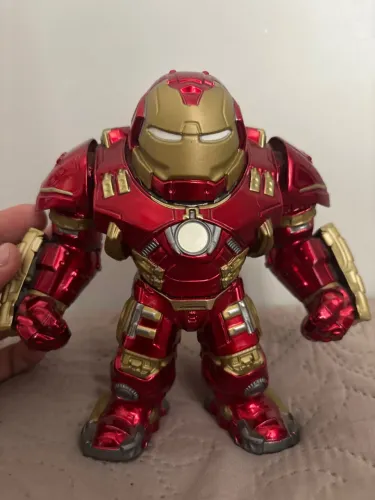 Hulkbuster com mini Iron Man da linha Marvel Metals Die-Cast (Jada Toys / DTC)