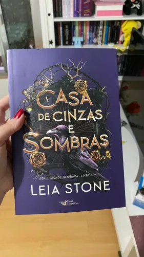 Casa de Cinzas e Sombras - Leia Stone