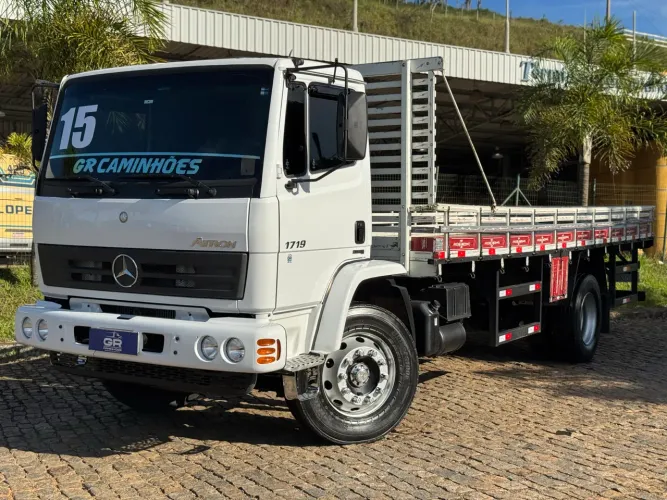 CAMINHÃO MB 1719 ATRON TOCO NA CARROCERIA 