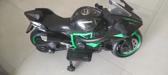 Moto elétrica infantil novinha , bateria 100%