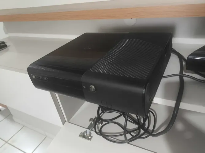 Xbox 360 Desbloqueado RGH (melhor desbloqueio) + Kinect + 1 controle Original + 80 jogos