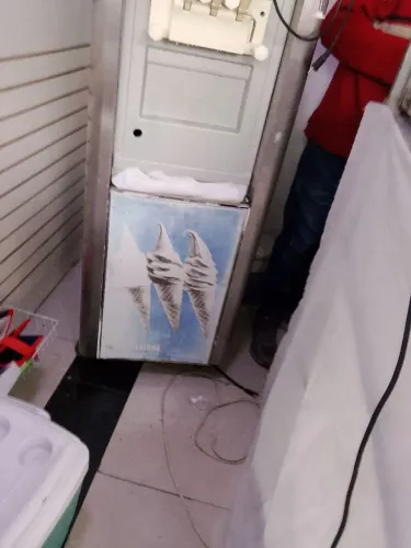 Máquina sorvete 220w P2 R$15.000