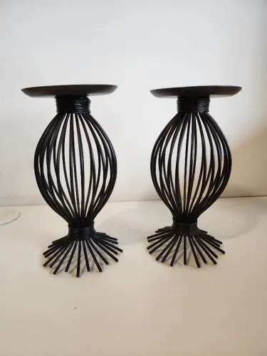 Par de Porta-Velas Castiçais Aramados em Metal Preto (20cm altura)