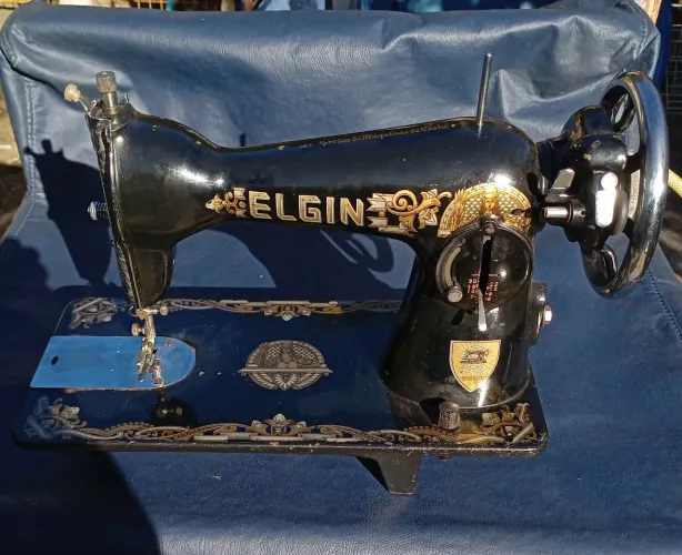 Máquina de costura Elgin reta