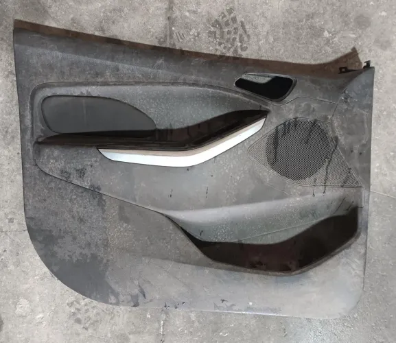 Forro de porta dianteira esquerda Ford Ka sedan 2018