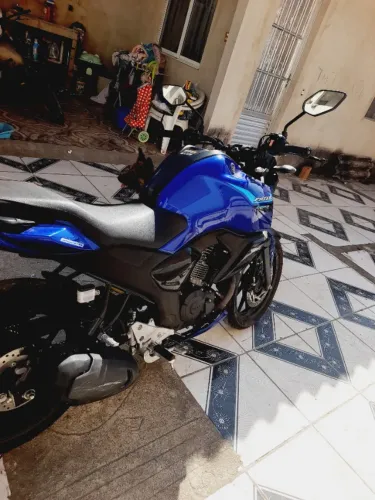 Moto fz15