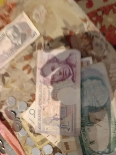Vendo notas antigas e moedas pra colecionadores 10 notas e 300 moedas