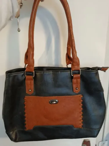 Bolsa preta e marrom
