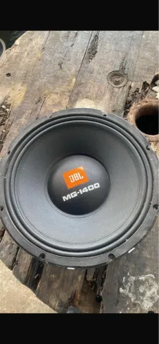 Vende-se duas unidades de medio de 12p, aceito troca em hard power nas mesma condições!!