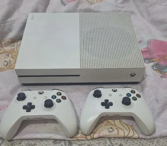 Console Xbox One S - 1TB - Com jogo PES 2020 + JUST DANCE + 2 controles - Tudo original.