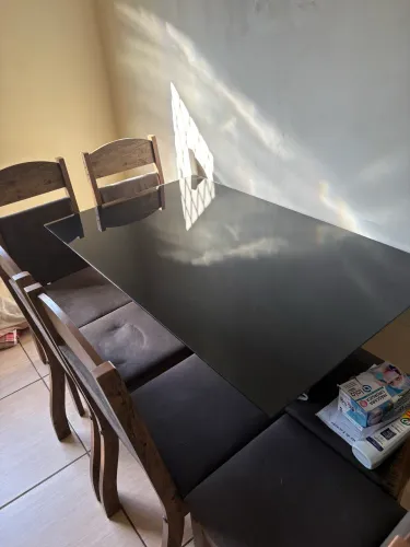 Mesa de Jantar Conservada + 6 cadeiras