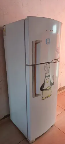 Vende-se geladeira brastemp funcionando perfeitamente faço entrega