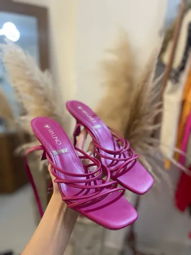 Sandália pink da Via Uno