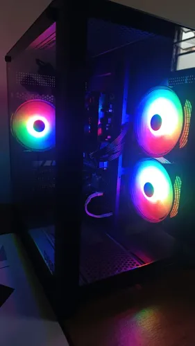 PC Ryzen 3 3200G Vega 8 | 8GB RAM | SSD 256GB | Gabinete Pichau CV100