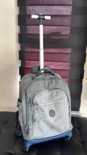 Mochila kipling cinza
