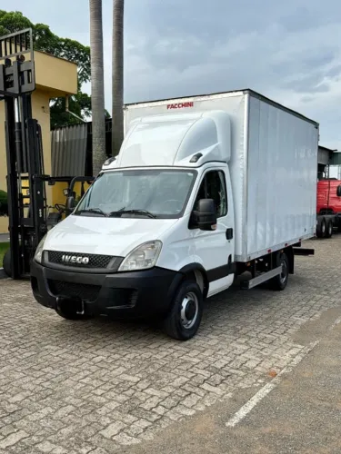 Iveco daily 35s14 baú 2019