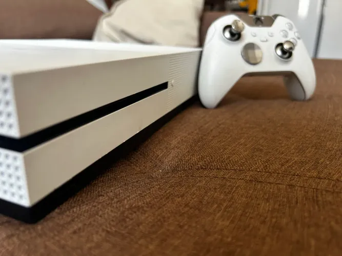 OPORTUNIDADE! Xbox One S Branco + Controle Gamer | LEIA A DESCRIÇÃO